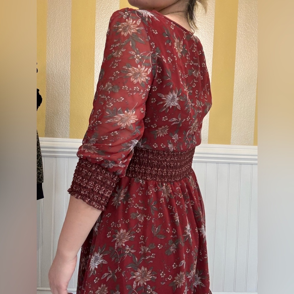 Elegant Floral Red Dress - Picture 2 of 8